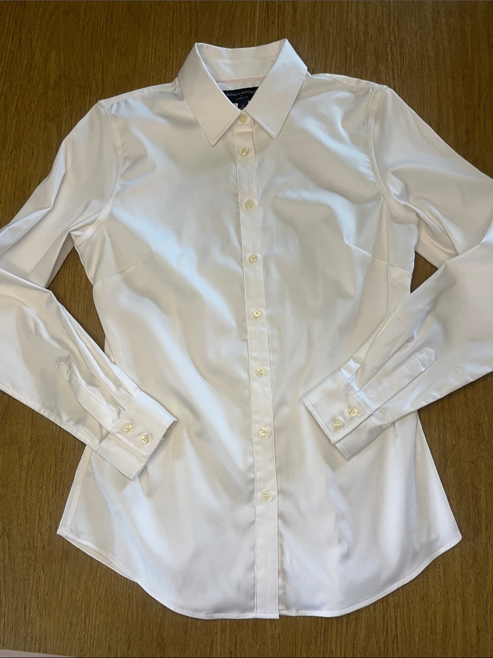 Banana Republic Woman’s Tailored Fit, Button-Down Shirt, Silky Cotton, NWOT, Sz4
